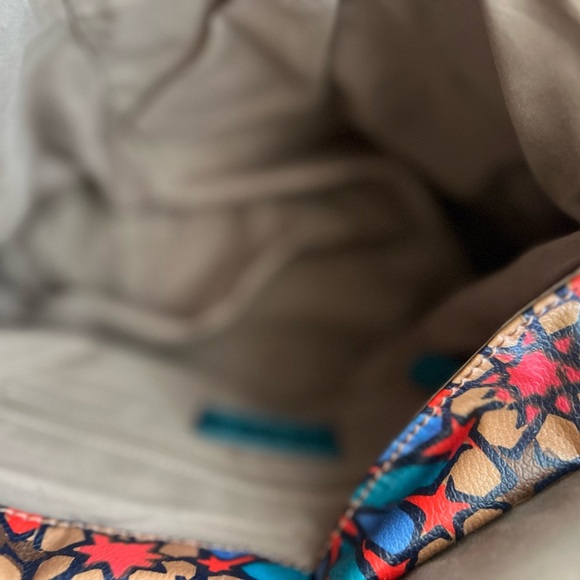 RELIC Vibrant Floral Crossbody Bag - Picture 4 of 16